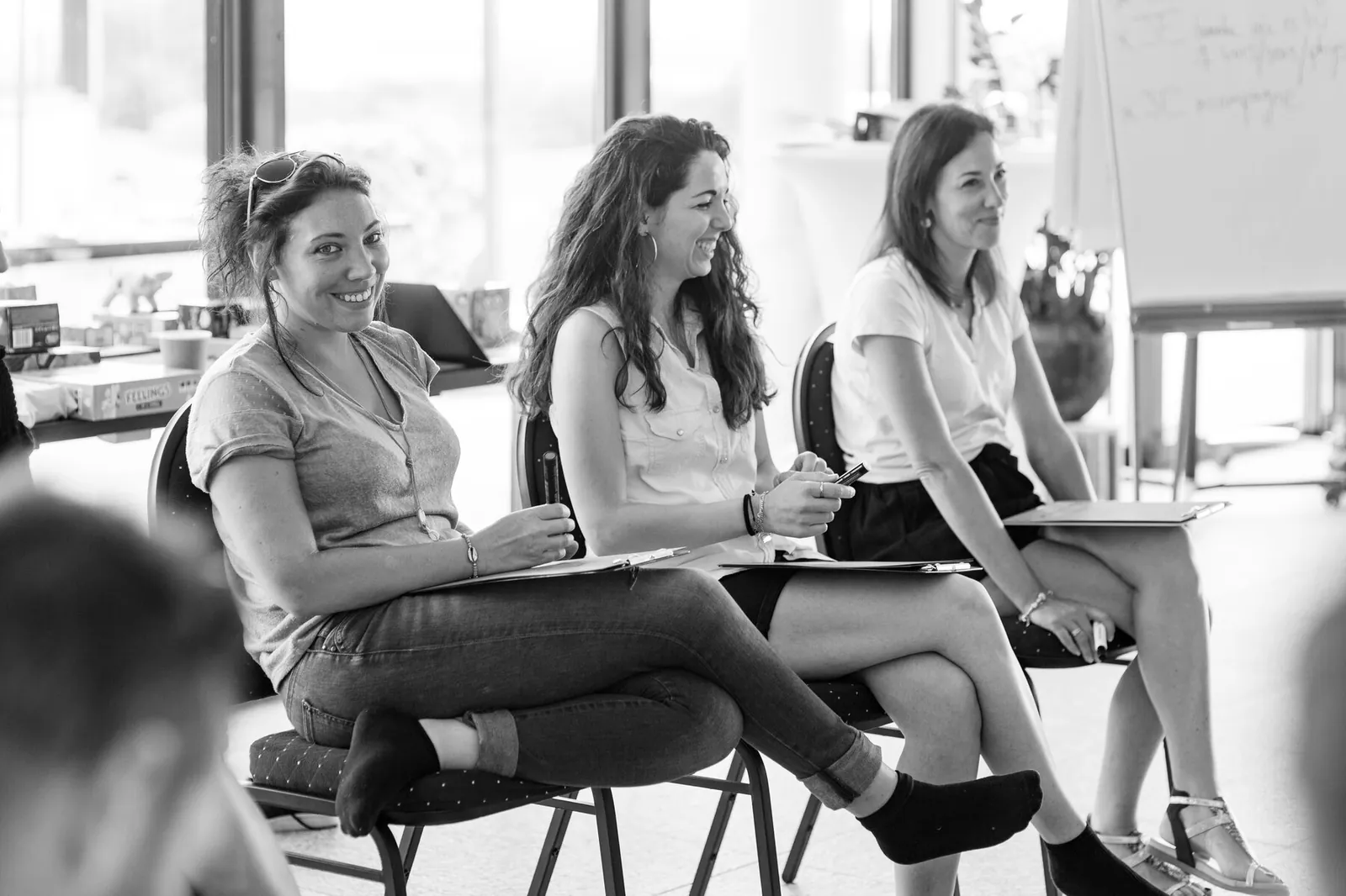 Participantes attentives lors d'un séminaire PROFILER360®, photographie en noir et blanc